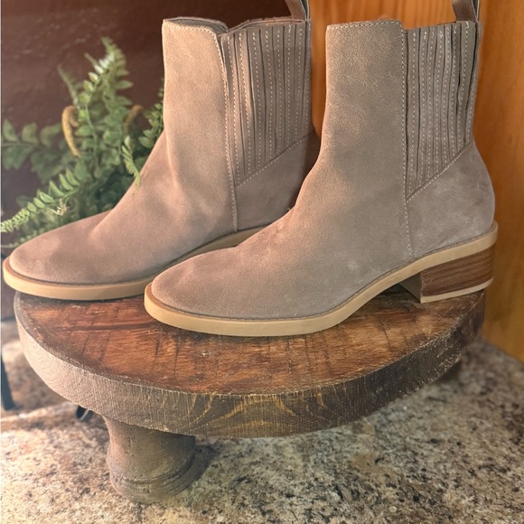 Dolce Vita Shoes - Dolce Vita Taupe Suede Ankle Booties   size 8.5